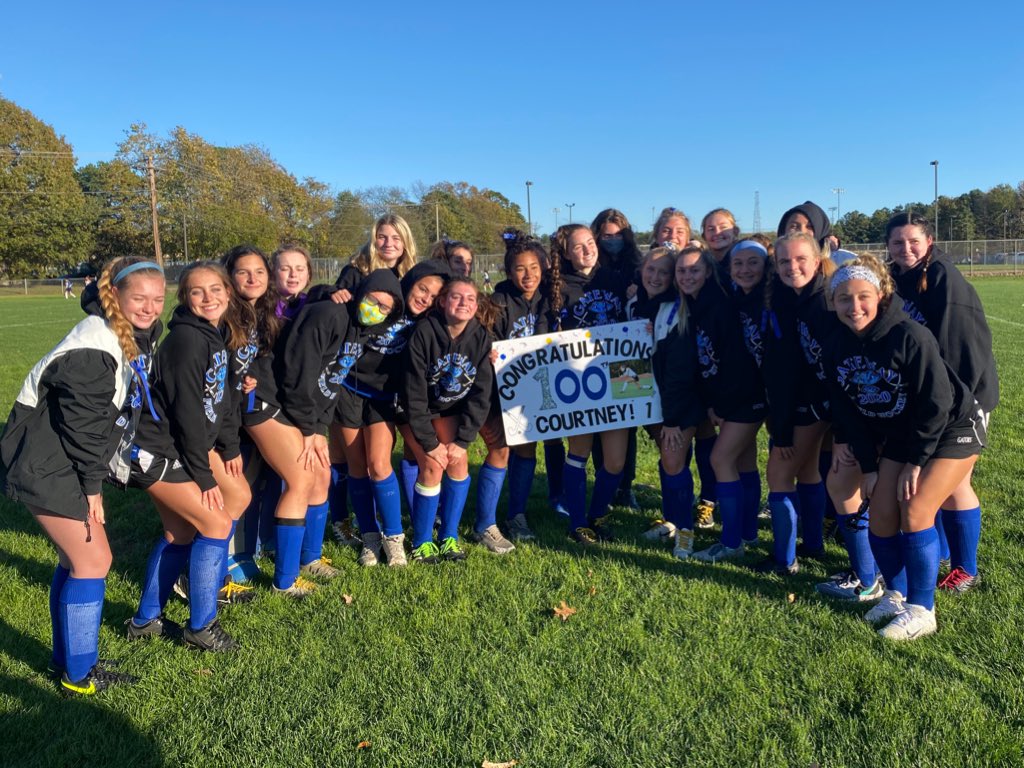 Courtney Farren scored her 100th career goal this afternoon! Congratulations! 🎊🎉 💯