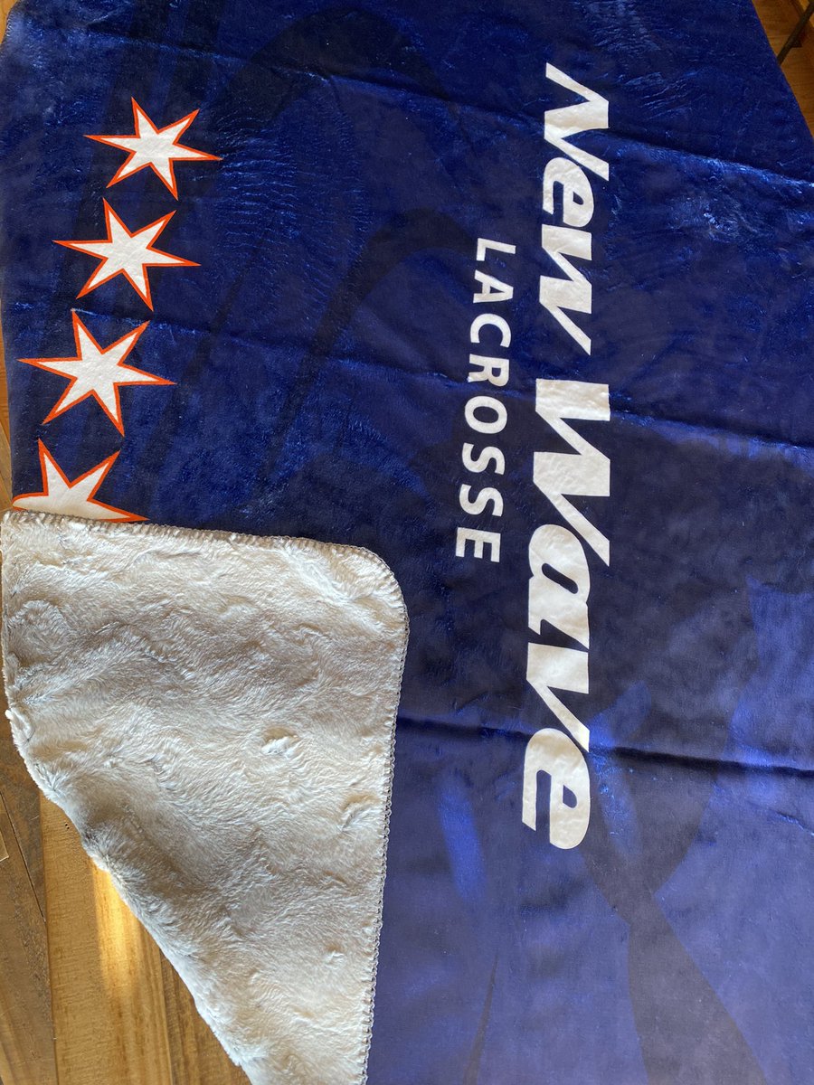 FlowGo37's tweet photo. Getting chilly out there. Perfect time for some custom Sherpa lined blankets from @ProAthletics . #KingsOfCustom https://t.co/13hGXVBuDl