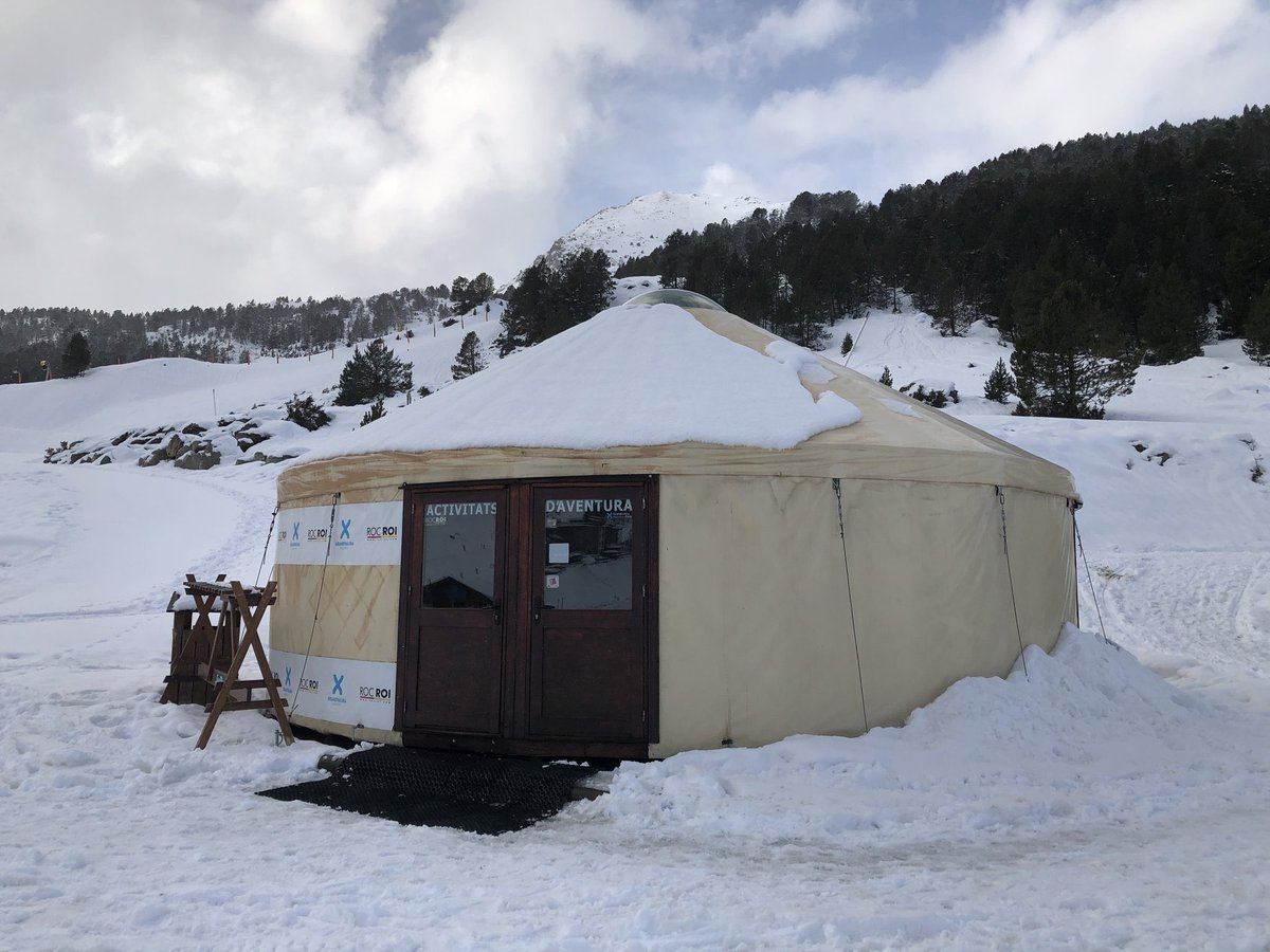 Graupix's tweet photo. ¿Planeando vacaciones en la nieve? Leed mis propuestas para una escapada chic con #ParkPiolets en @grandvalira con @Shusski @RocRoiAdventure: https://t.co/LRs4DHR1hV @araiaqui @andorraworld_ad @Tinkle_ES #GraupixAndorra https://t.co/mHAAS9lqI1