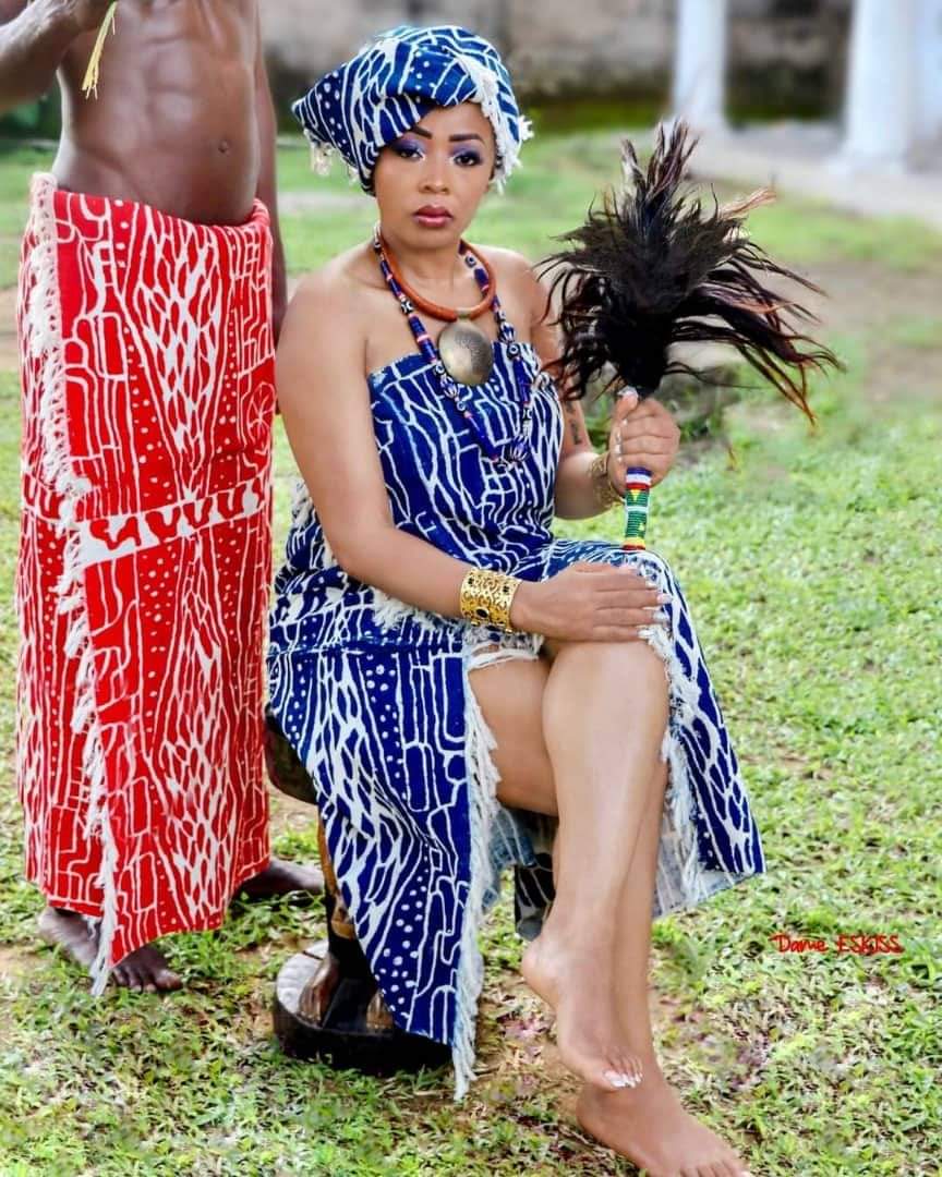 ranenkame's tweet photo. La royauté se forge dans le ventre des femmes, mais le pouvoir qu'elle confère revient aux hommes.
Afrique : inspirer, aspirer, valoriser, responsabiliser, reconstruire, se remémorer 🇨🇲 #madeincameroun #made237 #cameroun #art #NDOP #cameroon #pagneafricain #pagne #pagnetissé https://t.co/zJphGO6uYn