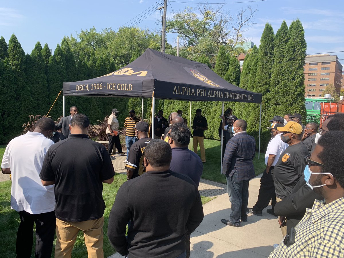 ConservativeBro's tweet photo. Another great event with @JohnJamesMI with his Alpha Brothers in Detroit. Packed house that day. #LetsFlyMI https://t.co/IakZeYVlF8