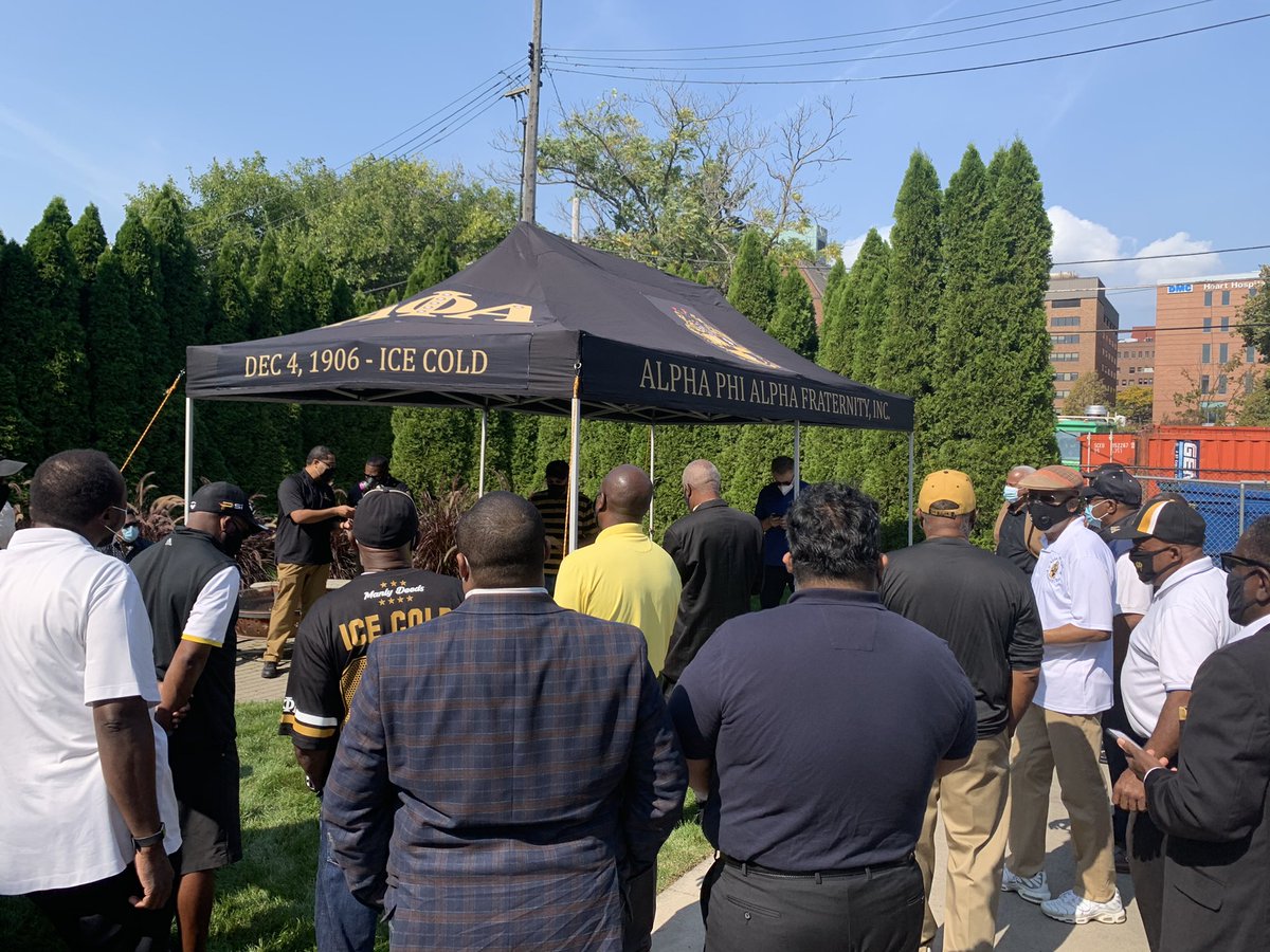 ConservativeBro's tweet photo. Another great event with @JohnJamesMI with his Alpha Brothers in Detroit. Packed house that day. #LetsFlyMI https://t.co/IakZeYVlF8