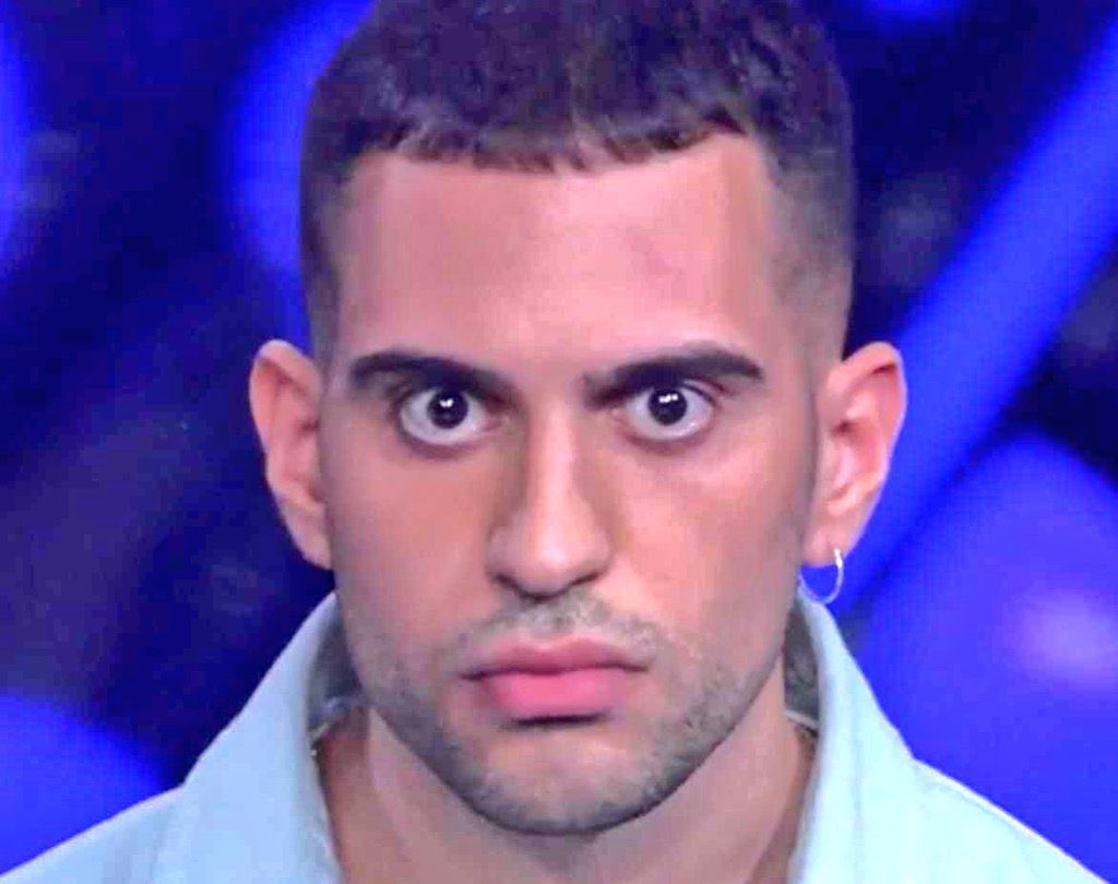 dolanmyloves's tweet photo. Ma chi cazzo scrive “il sorriso della Gregoraci è vita”?! #GFVIP https://t.co/BGEv3kZyDz