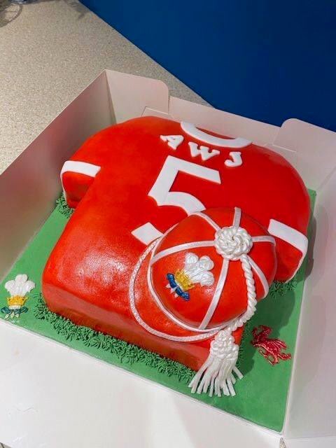 TheValeResort's tweet photo. Huge congratulations to @AlunWynJones on achieving a world record of 149 international caps.  We thought this deserved a special cake from the team hotel. #wales #rugby #worldrecord #valeresort @WelshRugbyUnion https://t.co/4O8FxhhC0S