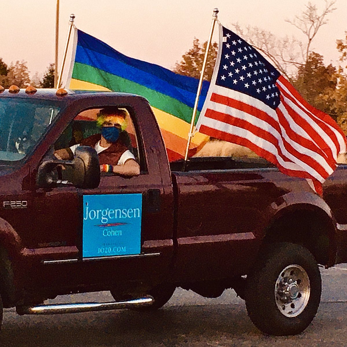 libpony's tweet photo. @LPTexas I #vote #libertarian because you matter. Your individuality matters to me as much as my own. That’s the beating heart of this philosophy. #AllRainbowsMatter without identity or justification. #VoteYourConcience https://t.co/YFtVIUVQI0