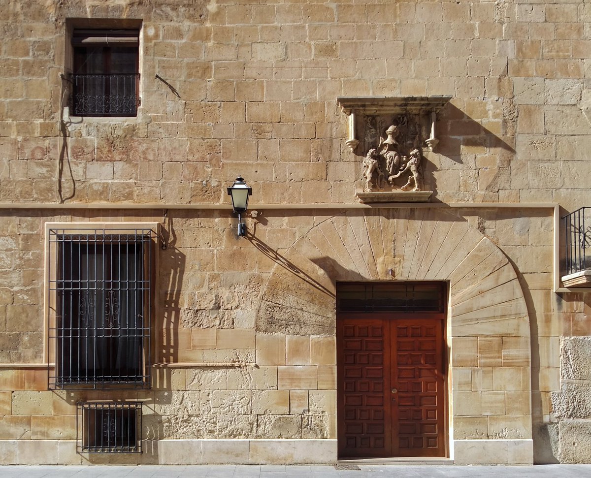 canogimenez's tweet photo. 📸 Casa de los Cosidó (fachada s.XVI), Elche https://t.co/pGBWIQG5Of
