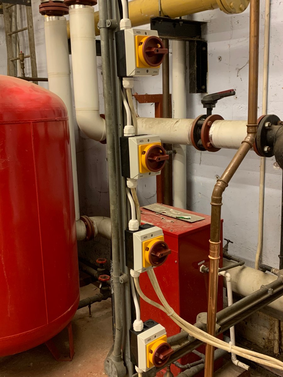 Northolt High School - Single phase water #heating supplies  #waterheating @HighNortholt @Northolt_High @Legrand @CPFuseBox #fuseboard @hageruk #problemSolving #cabletray @MossElectrical #electrical #Electric #sparks #caretakers #compliance #FacilitiesMgmt @OakleyVicoak