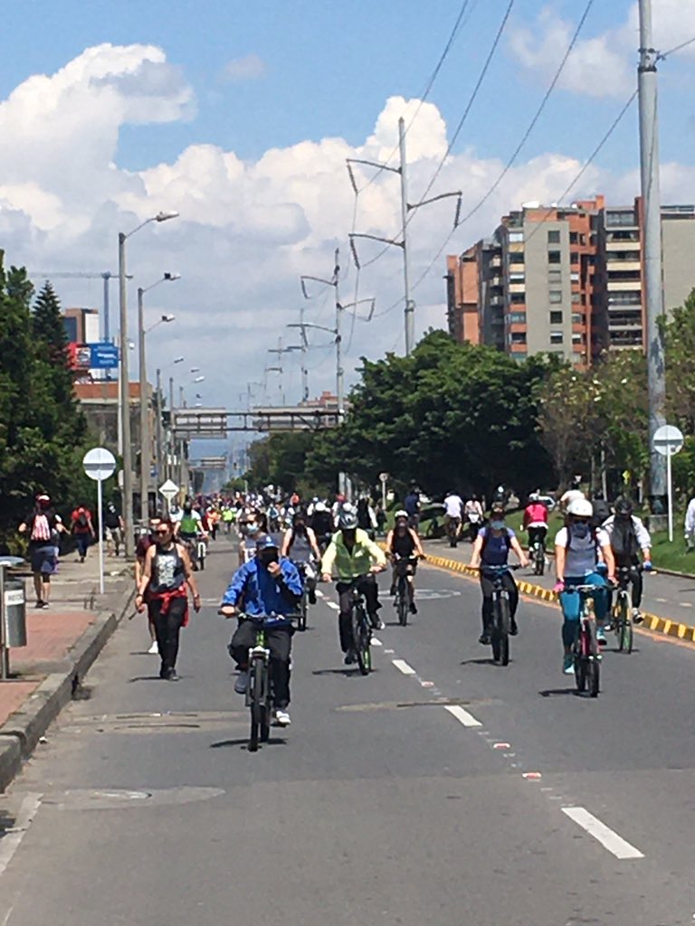 Penalosa_G's tweet photo. Gigantic benefits of Ciclovia Rec. / Open Streets: all citizens meeting as equals IF citywide, CEOs &amp; family meet w their minimum wage workers &amp; families, as equals. Powerful. Another, multi-generation. Small children to old-older, mixing joyfully. #DoableEverywhere! https://t.co/ulCyx1jBIh