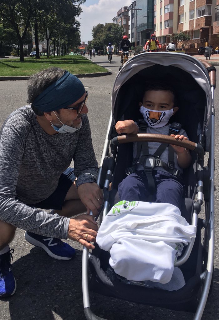 Penalosa_G's tweet photo. Gigantic benefits of Ciclovia Rec. / Open Streets: all citizens meeting as equals IF citywide, CEOs &amp; family meet w their minimum wage workers &amp; families, as equals. Powerful. Another, multi-generation. Small children to old-older, mixing joyfully. #DoableEverywhere! https://t.co/ulCyx1jBIh