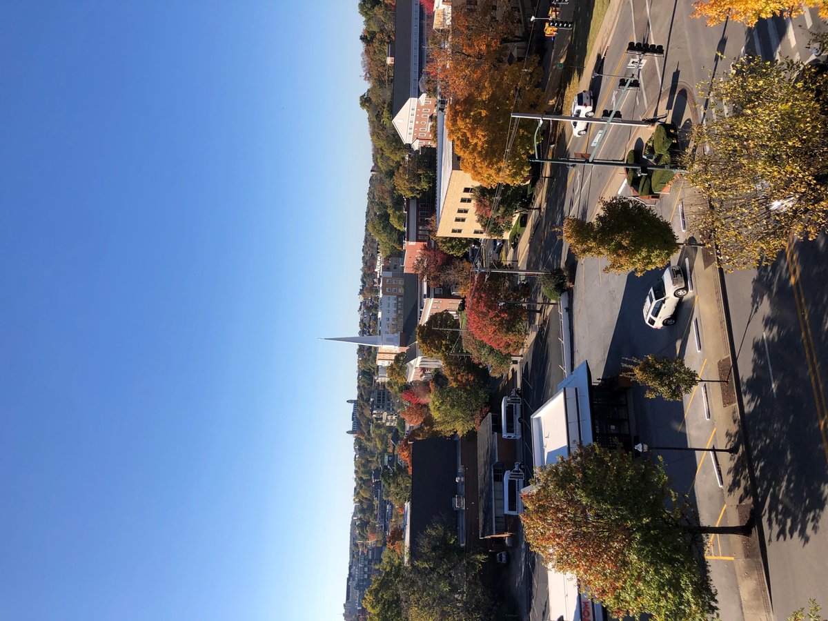 WashingtonCoAR's tweet photo. It's a beautiful fall day to vote in Washington County! #VOTE  #washcoar #election2020 #fallweather https://t.co/5Q1njEdrx5