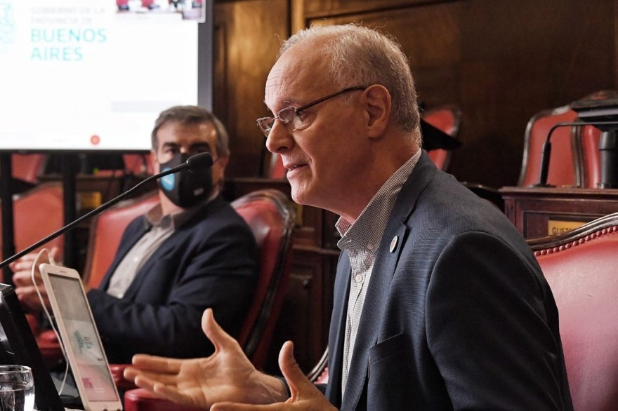 MLRamirezOK's tweet photo. "Espero que el diputado que pidió la renuncia de Gollan y propuso a Quirós, pida disculpas en la próxima sesión".

El @FrenteTodos_PBA reclama las disculpas de la oposición al Ministro @DrDanielGollan por sus falsas acusaciones.

https://t.co/gAcov1sna1 https://t.co/nTp4kBjB93