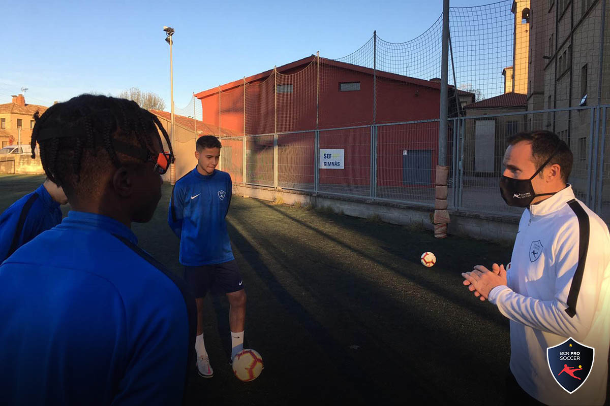 BCNPROSoccer_'s tweet photo. 🏋️‍♂️⚽ Custom made trainings for our players taking part of our residency program in Barcelona 🏠🌍

Chouaib 🇲🇦
Dejaun 🇯🇲🇺🇲
Alex 🇲🇽🇺🇲

🔎 Under the supervision of coach @dbigas77 

#ThisIsBCNPRO ⭐️
#BCNPROElite ⚡️⚽️ https://t.co/EY0uMKlOPy