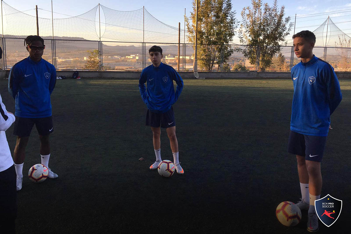 BCNPROSoccer_'s tweet photo. 🏋️‍♂️⚽ Custom made trainings for our players taking part of our residency program in Barcelona 🏠🌍

Chouaib 🇲🇦
Dejaun 🇯🇲🇺🇲
Alex 🇲🇽🇺🇲

🔎 Under the supervision of coach @dbigas77 

#ThisIsBCNPRO ⭐️
#BCNPROElite ⚡️⚽️ https://t.co/EY0uMKlOPy