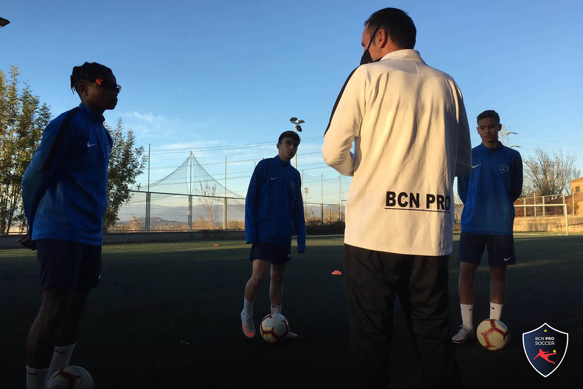BCNPROSoccer_'s tweet photo. 🏋️‍♂️⚽ Custom made trainings for our players taking part of our residency program in Barcelona 🏠🌍

Chouaib 🇲🇦
Dejaun 🇯🇲🇺🇲
Alex 🇲🇽🇺🇲

🔎 Under the supervision of coach @dbigas77 

#ThisIsBCNPRO ⭐️
#BCNPROElite ⚡️⚽️ https://t.co/EY0uMKlOPy