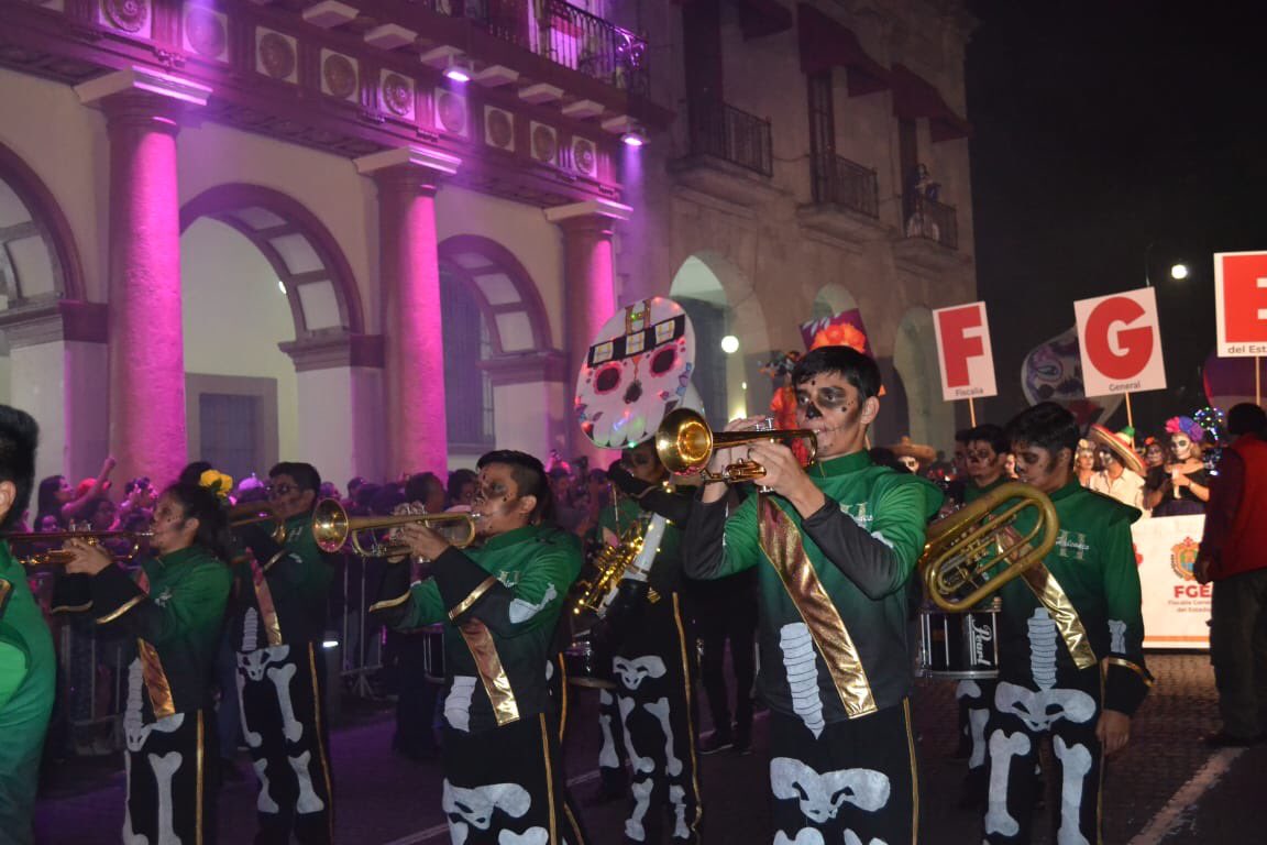 Halconesmbmex's tweet photo. Después de todo la muerte es síntoma de que hubo vida 💀🌼🇲🇽
#orgullohalcón #xalapa #mexico #marchingband #colorguard #marchingpercussion #yosoyhalcón #diademuertos https://t.co/Iom03xoPH0
