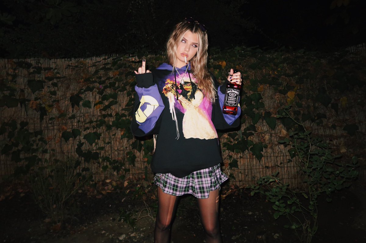AlissaViolet's tweet photo. imma rockstar https://t.co/cC6qk4Jfaq