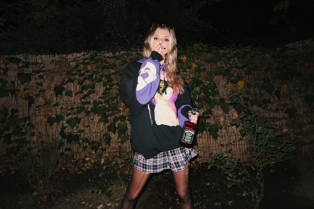 AlissaViolet's tweet photo. imma rockstar https://t.co/cC6qk4Jfaq