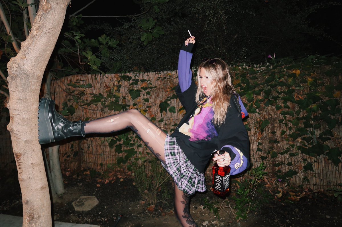 AlissaViolet's tweet photo. imma rockstar https://t.co/cC6qk4Jfaq