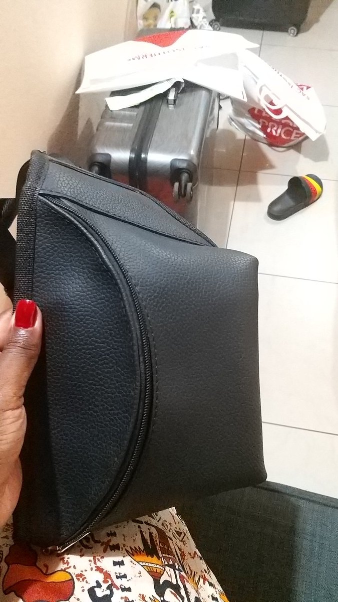 toutaukmer's tweet photo. Le pack SIMA by @MartineValorise en partance pour quelque part mais je ne laisse pas partir la sacoche.
#consommonslocal
#toutaukmer
#modekmer https://t.co/NeAYVIPLdT