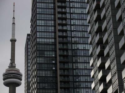 kelly1ruston's tweet photo. A critical question emerges from the study: How large is the pandemic's impact on shifting spatial preferences. We turn to September sales data from Toronto for an answer. The Greater Toronto Area's housing market is generally diffe https://t.co/RXumnq2gsH https://t.co/b5mtuRp911