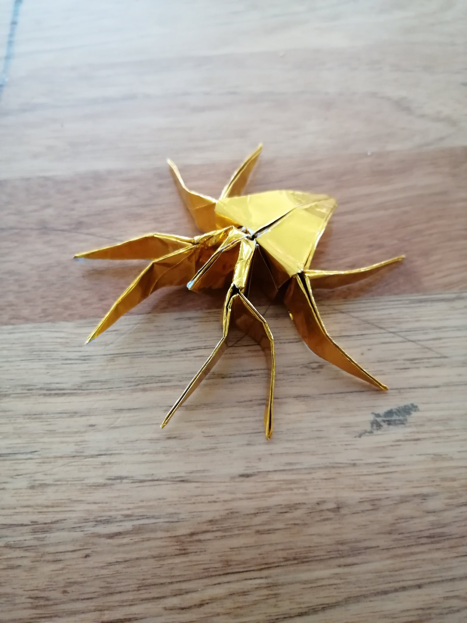 雪風 今日の折り紙 キンキラの蜘蛛 白いのは友達にあげたから新しく作ってとリクエスト 折り重ねていく折り紙は箔は折りやすい 折り紙 折り紙シリーズ アラフィフ父ちゃんの折り紙大作戦 蜘蛛 ちょっと遅いハロウィン T Co Kli9skruke