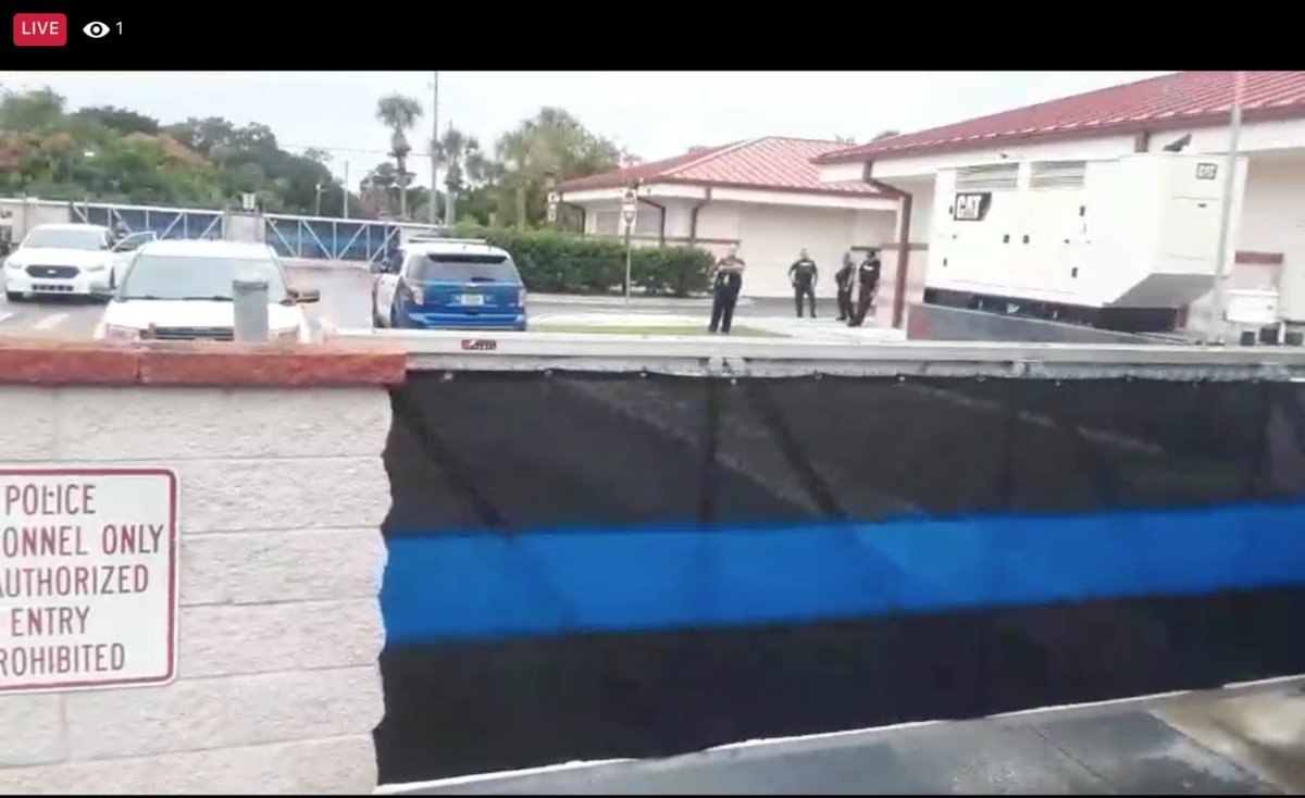 str34mtv's tweet photo. Yikes‼️😳👮‍♂️ @nprpolice Dept. in New Port Richey, FL adorn gate with #BlueLivesMatter flag, while departments across the country ban its display due to usage by #AltRight and #WhiteSupremacy groups https://t.co/a2GOyQobeU

@PascoSheriff @newportrichey2 @StPeteCopWatch #pasco https://t.co/l61FG89YPs