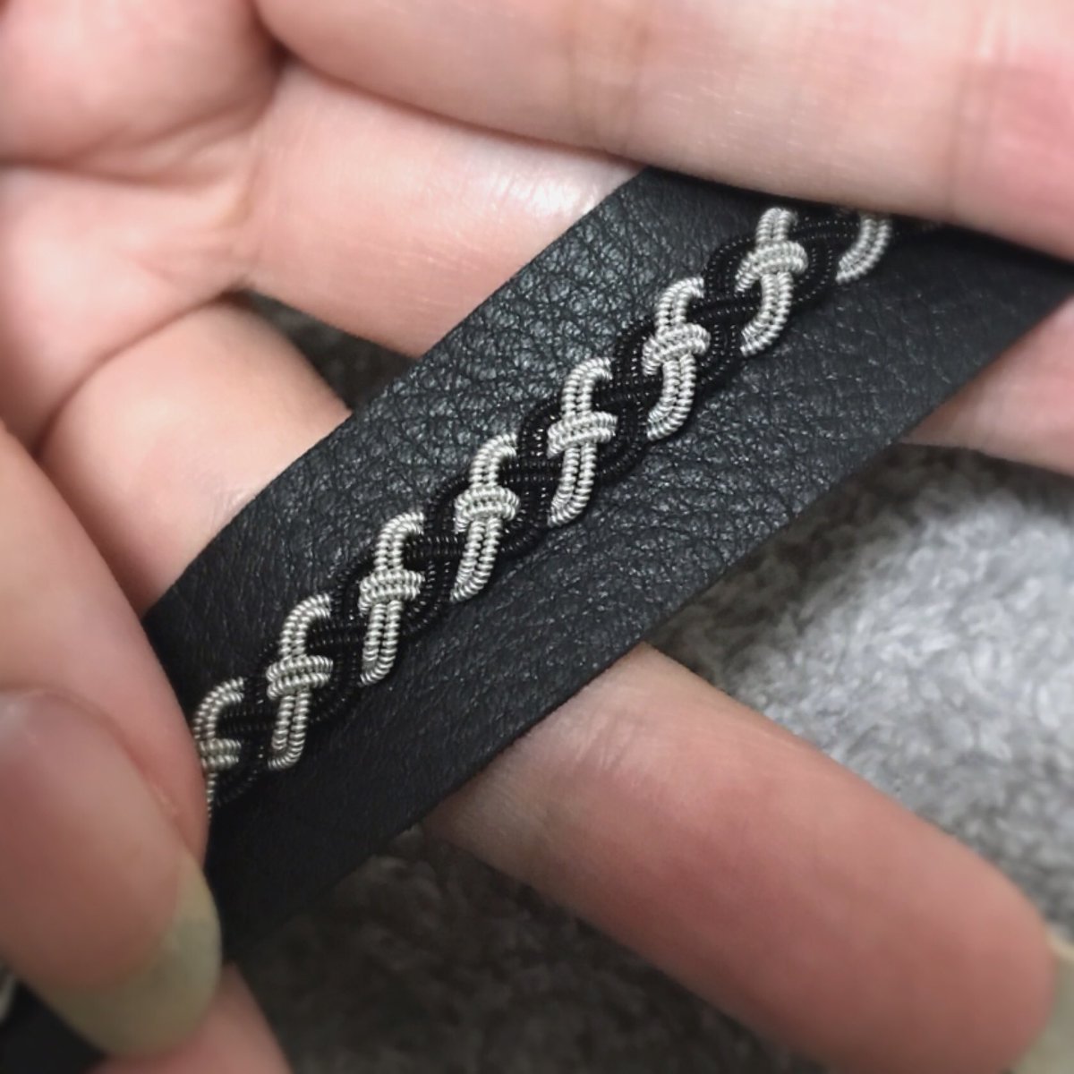 DenTac8's tweet photo. 最近、ダイス配信せずに、
アクセ作る配信してばかりですが、
リンクよく聞かれるので
置いておきますね！！！

🦌革のブレスレット
https://t.co/gZQrCbxu5O
💍レジンやビーズ
https://t.co/NYZ42r3tCu
📷インスタ
https://t.co/QkSWbkqOc0

写真は試作品と、オーダーで作った子です♡ https://t.co/vaEzJiDAe0
