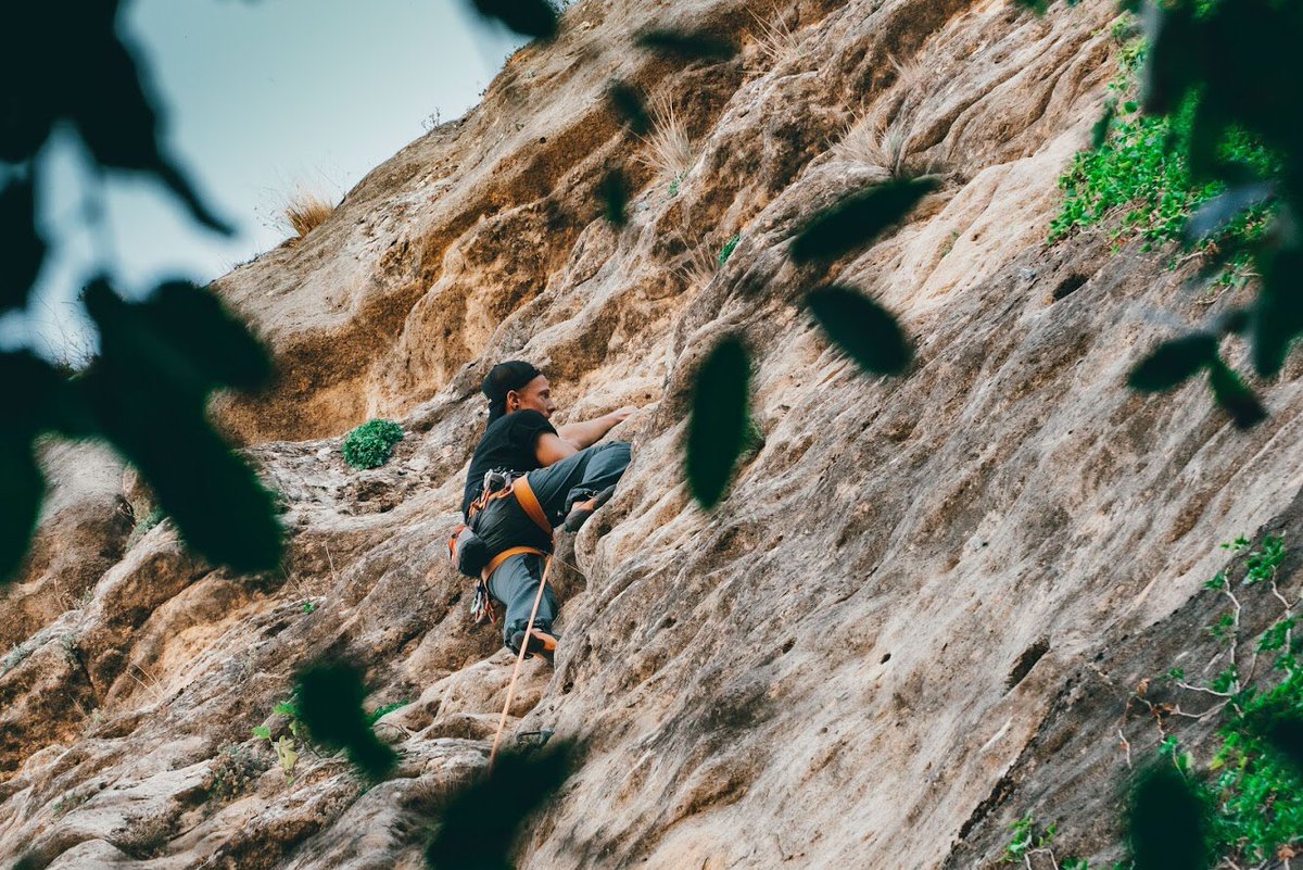 alvaguijavier's tweet photo. Club de escalada “Rompezapatos” en Alcalá la Real #escalada #alcalalareal #zumaques #NaturePhotography #climbing #andalucía #deporte #jaen #turismonatural #photographylovers #naturelovers https://t.co/zjbZnZ9p6O