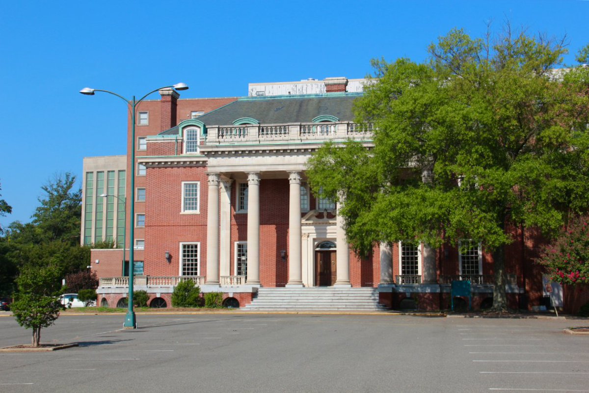 Laburnum - perhaps "the most splendid country house in greater Richmond," according to this article by Edwin Slipek on ArchitectureRichmond. Now it sits in a sea of parking in Northside Richmond. Read on via the link. #NorthsideRVA
architecturerichmond.com/.../laburnum-v…