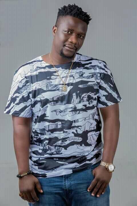 EnzojnrC's tweet photo. Mekuta nipa krampaa, mehim me frankaa Na nea )hwehw3 s3 awiase nny3 me crown, m'ayi no prank paa.๐ฅ๐ฅ#EbinomKlick #Wudiniz @Obibiniboafo @DjperbiGh https://t.co/KzPkAMktUN