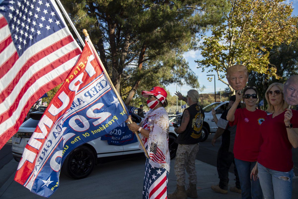 temeculaprotest's tweet photo. It’s disappointing when even news articles are not transparent and honest. We apologize for not doing more research on the photo, here are actual photos from the Reagan Park Trump rally. https://t.co/jareCoko5b
