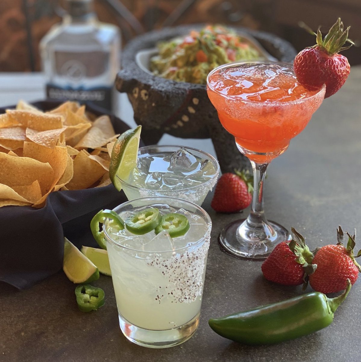 iconparkorlando's tweet photo. It's feeling like a margarita kinda Monday. 🙃
#MondayMargs #MondayMargarita #ICONPark #OrlandoDining
📷: @unclejulios https://t.co/Bx7zIsq02Y