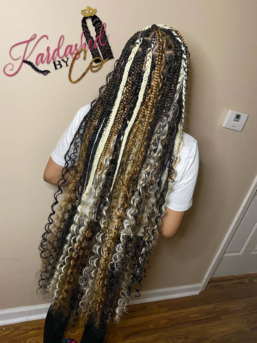 __Hollywoooood's tweet photo. hey y'all .. i'm cyn 💘 i'm a self taught braider in memphis, tn. i'm also a college student so my prices are pretty affordable lol .. my next client could be on your tl so i would really appreciate it if you like &amp; rt this for me 🥰 thanks so much 🥰 https://t.co/f39HBPaD7I