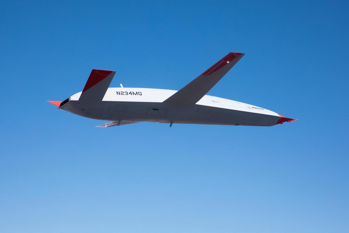 BoeingDefense's tweet photo. .@USNavy aviators are learning to “fly” the #MQ25 unmanned aerial refueler, thanks to simulation-based training from our air vehicle operators.

More: https://t.co/XJM0DVndT1 https://t.co/1FPZL94H9u