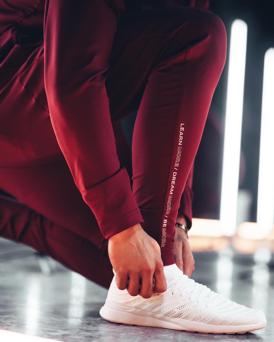 Alphalete's tweet photo. A year ago, we challenged ourselves to redesign one of our most popular and established ranges, the Premium Collection. Our team took the designs, applied your feedback and reimagined them to create the next evolution of Premium. Introducing the Premium Pro-Elite #saturday10am https://t.co/Rr7wmbCTCe