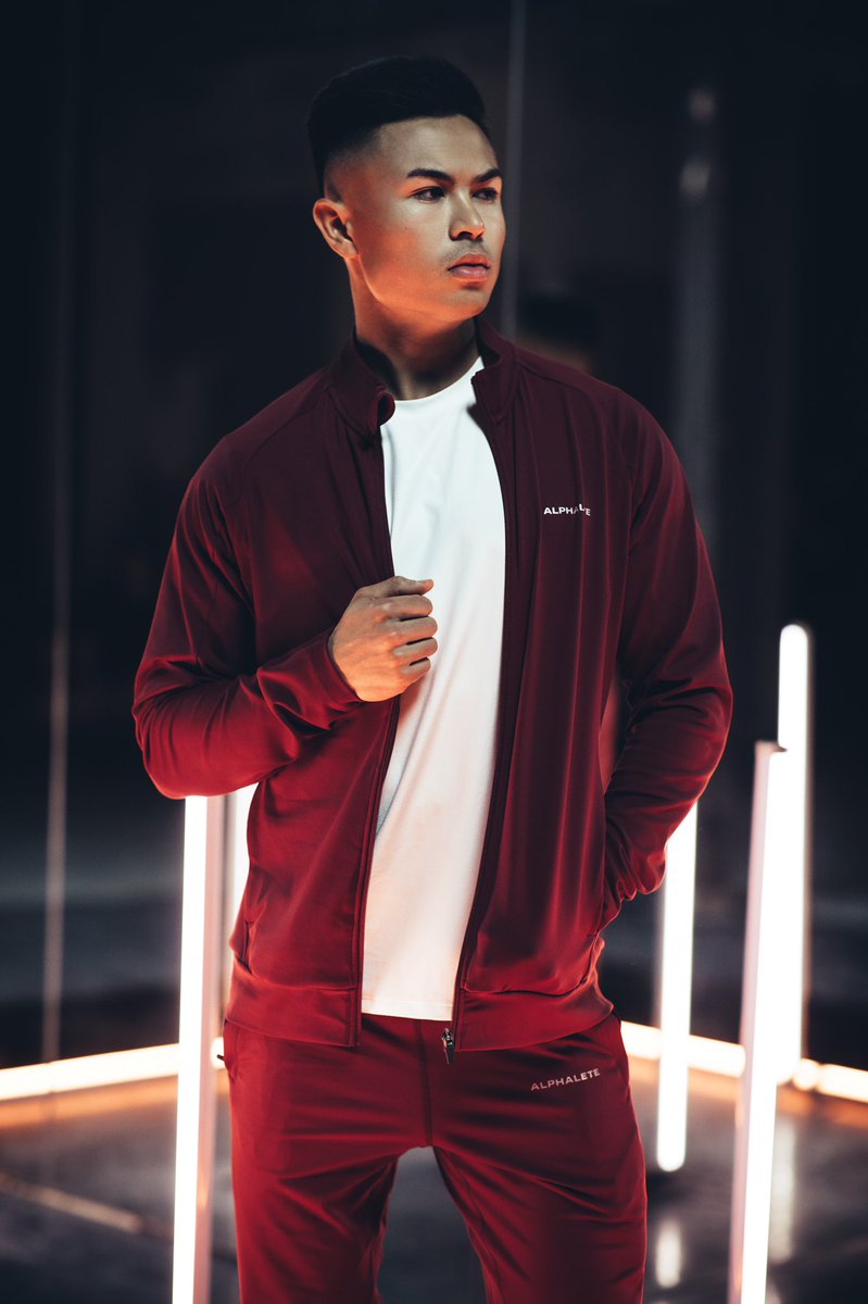 Alphalete's tweet photo. A year ago, we challenged ourselves to redesign one of our most popular and established ranges, the Premium Collection. Our team took the designs, applied your feedback and reimagined them to create the next evolution of Premium. Introducing the Premium Pro-Elite #saturday10am https://t.co/Rr7wmbCTCe