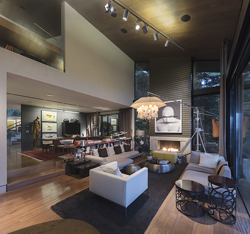 chainsiman's tweet image. Los Helechos | La estancia cuenta con un juego de alturas y volumetrías que permite distintos tipos de iluminación, por ejemplo, reflectores y líneas de luz led. Por el día, los grandes ventanales permiten iluminar el interior con luz natural.
#ChainSiman