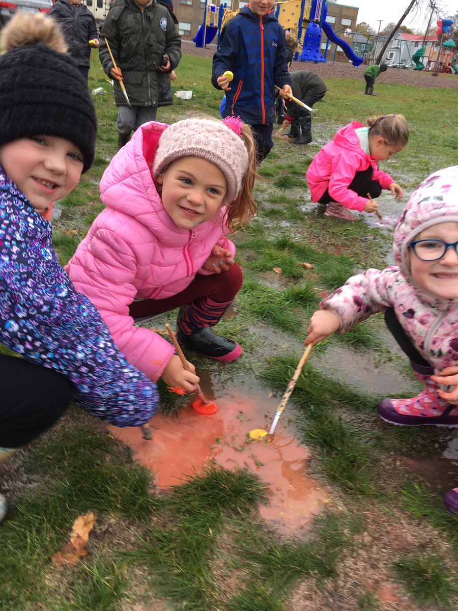 cumberlandcamo's tweet photo. Outdoor rainy day P/1 - “Rainbow Puddles” Discussing proper clothing for fall activities, Mother Nature, color mixing, watching how water travels, and hand washing. @CCRCE_NS @taphens @PHECanada #getoutside https://t.co/9yYByByemp