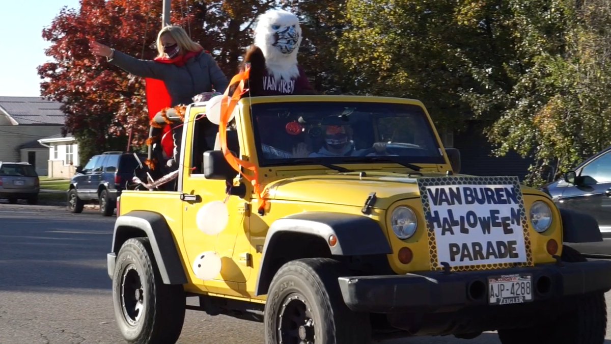 SDJanesville's tweet photo. There was a very SWEET kickoff to Halloween weekend at @sdjvanburen. Participating students and families were treated to a Halloween Parade of VB staff members and Eddie Eagle of course!
#VBRocks #JanesvillePromise #HalloweenSpirit https://t.co/m4YkQ3BlIu