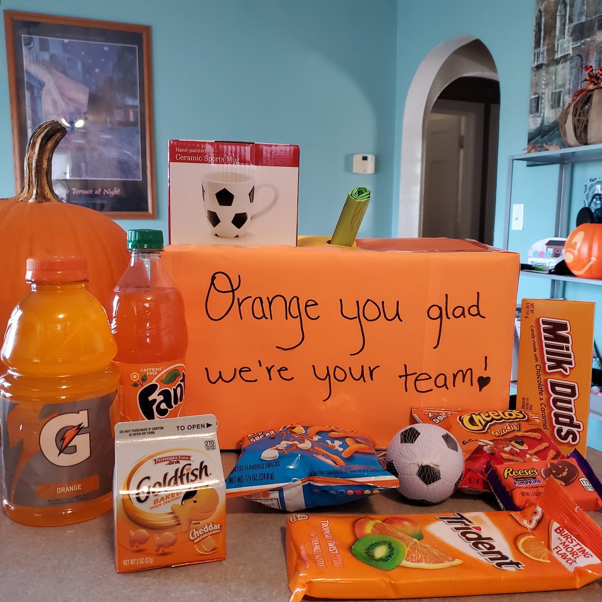 coachlord15's tweet photo. Found this when I walked in my office this morning!
Love this team!! https://t.co/5cvwD86DwF