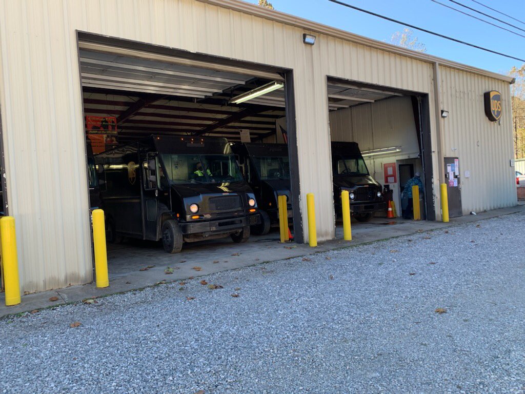 UPSKentuckySE's tweet photo. It’s great to be back in #Harlan! Months of planning, preparation, and work for this moment. It’s amazing to see what we can accomplish when working together. #UPS #firstdayphotos #reopening #readyToWork @RayHatton @sam_alvey14 @upsIndyEastDiv @OhioValUPSers https://t.co/7QBJmmUbS5