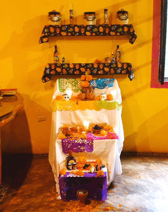 MexicoLindoCook's tweet photo. Today we celebrate #DayOfTheDeath in Mexico, this is our altar dedicated to all of those who are no longer among us with much pride and love. 
#MexicoLindoCooking #MexicanTraditions #DiaDeMuertos https://t.co/b2tQJLNQQh