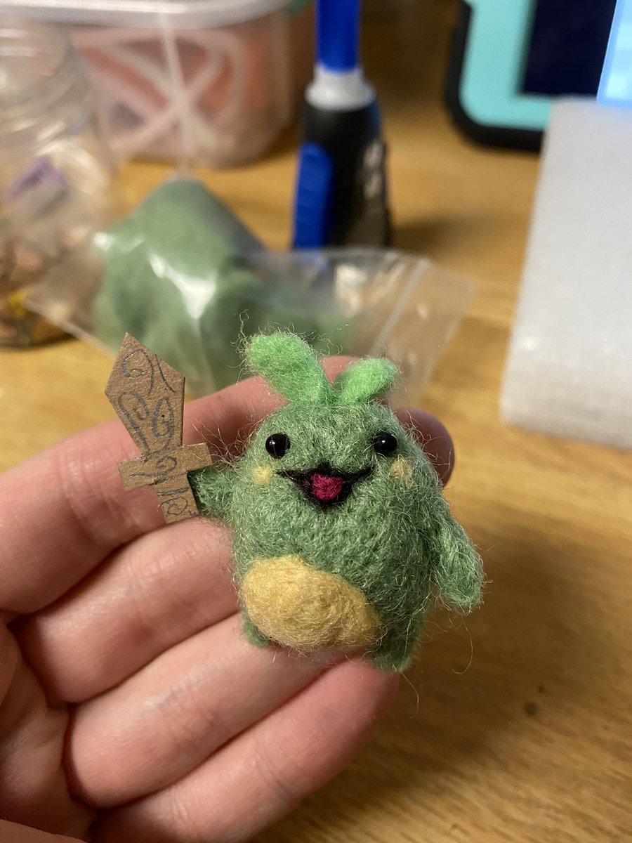 emileee_20's tweet photo. Quest Sprout has completed his quest to be my little needle felted desk buddy @swordscomic https://t.co/7fsEdQe2PB