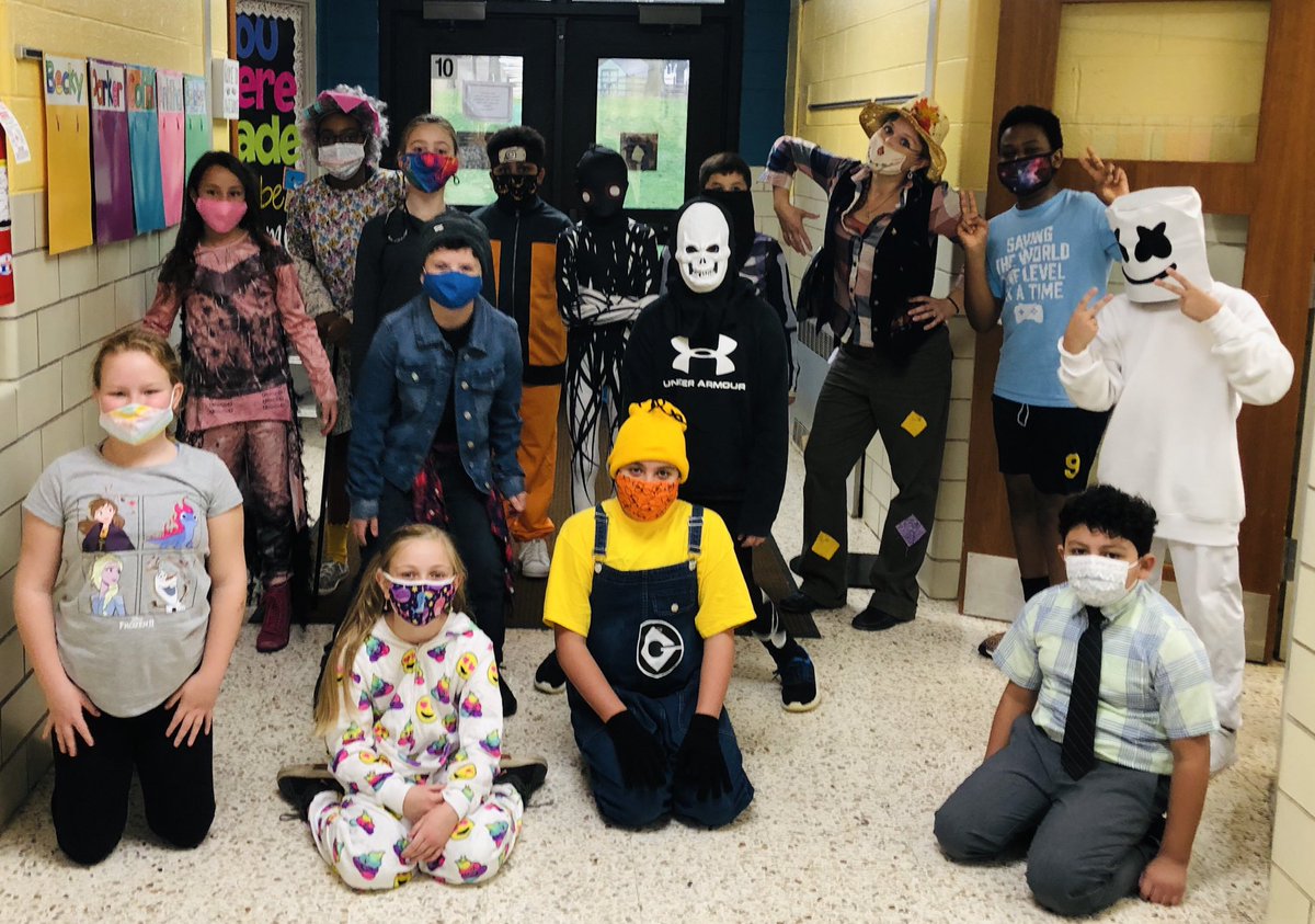 ssdMiller's tweet photo. Halloween 2020 🎃 👻 😷 #saboldstrong https://t.co/Tota7zQa1E