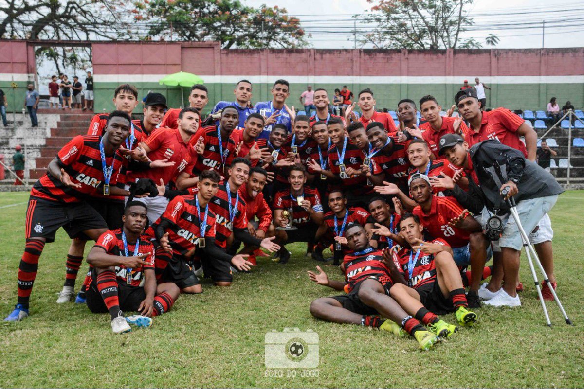 Pedro_P02's tweet photo. Hoje se encerra meu ciclo no @Flamengo , só tenho que agradecer pelos aprendizados que tive nesses 11 anos que estive no clube, tivemos momentos felizes, tristes ... Mas só agradecer aos que me ajudaram até aqui, cheguei um menino saio um homem !! Obgg por tudo!! #garotosdoninho https://t.co/YLlBYRFzTl