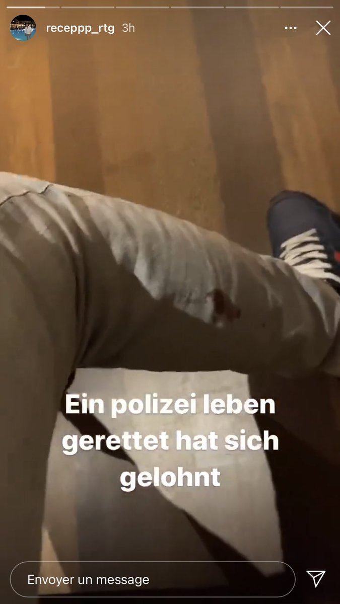 doksuri28's tweet photo. Recep Gültekin et Mikail Özen, deux combattants MMA austro-turcs ont sauvé la vie d’un policier autrichien et secouru une autrichienne lors de l’attentat à Vienne ! 🇹🇷🇦🇹

#TurkeyStandsWithAustria https://t.co/DbKN6wNzMV