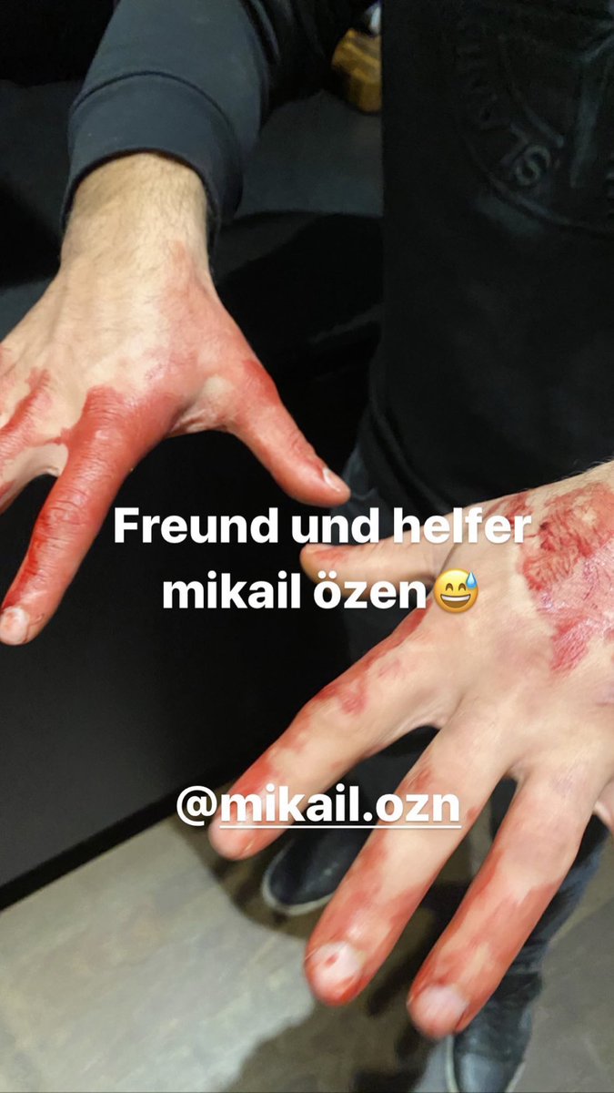 doksuri28's tweet photo. Recep Gültekin et Mikail Özen, deux combattants MMA austro-turcs ont sauvé la vie d’un policier autrichien et secouru une autrichienne lors de l’attentat à Vienne ! 🇹🇷🇦🇹

#TurkeyStandsWithAustria https://t.co/DbKN6wNzMV