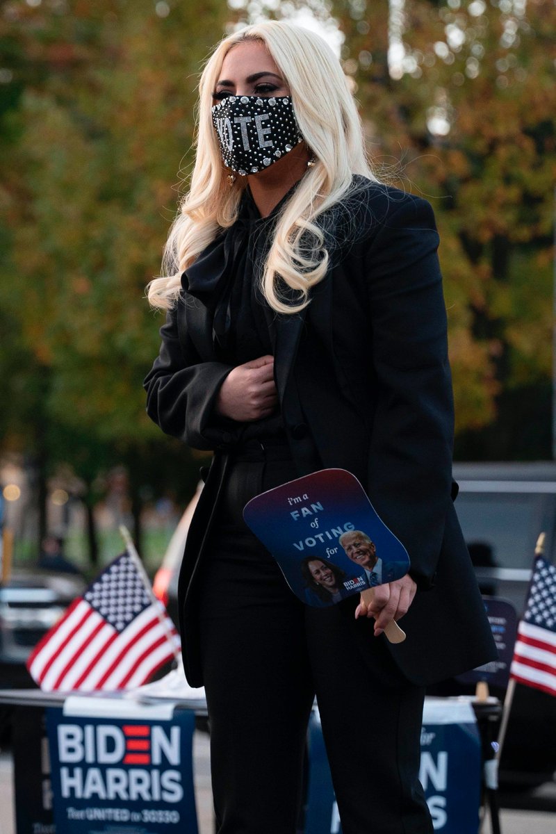 gagaimages's tweet photo. Lady Gaga in Pittsburgh some minutes ago. https://t.co/qaRt0xDSho