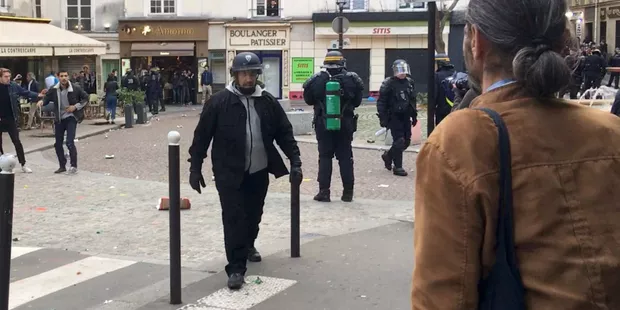 Et pour finir, une remarque : avec cette loi,  @T_Bouhafs n'aurait pas pu filmer Alexandre Benalla.