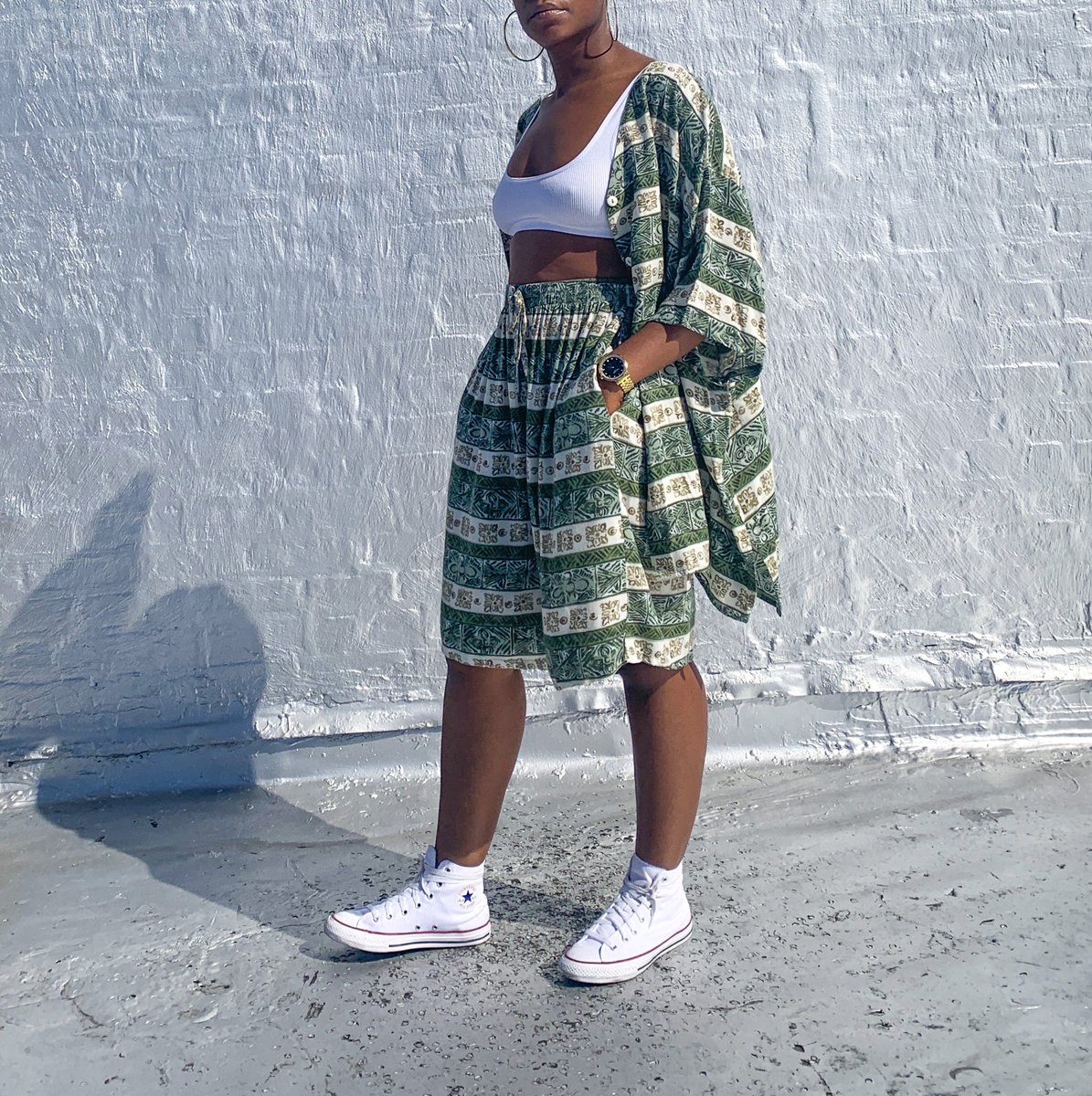 gimme_vintage's tweet photo. Still giving you sets✨This Allyson Whitmore set is 100% rayon and can be worn a ton of ways.
⚡️Top 3X 
⚡️Shorts 1X 
#vintagestreetwear #fall2020 #naturalhairgoals #essencestreetstyle #gimmevintage #depopshop #poshmarkcommunity https://t.co/S22ya1T7iE